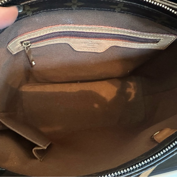 Louis Vuitton Shoulder Bag - Picture 8 of 9